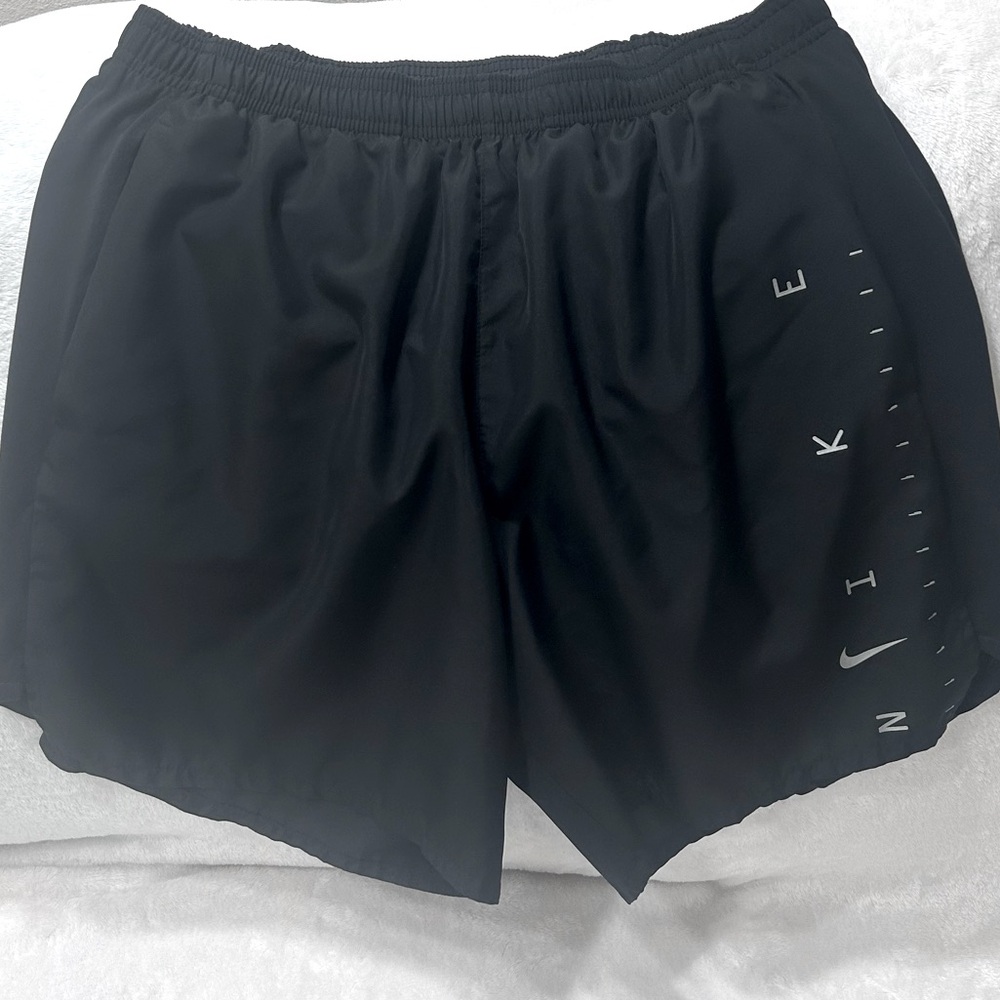 Men’s Nike lined running shorts Black size Large with reflective letters